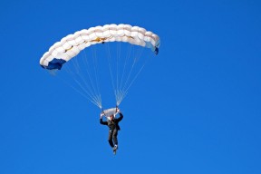 英雄联盟在线直播平台-您还没有提供具体内容，请先粘贴您想让我根据其生成标题的文字。